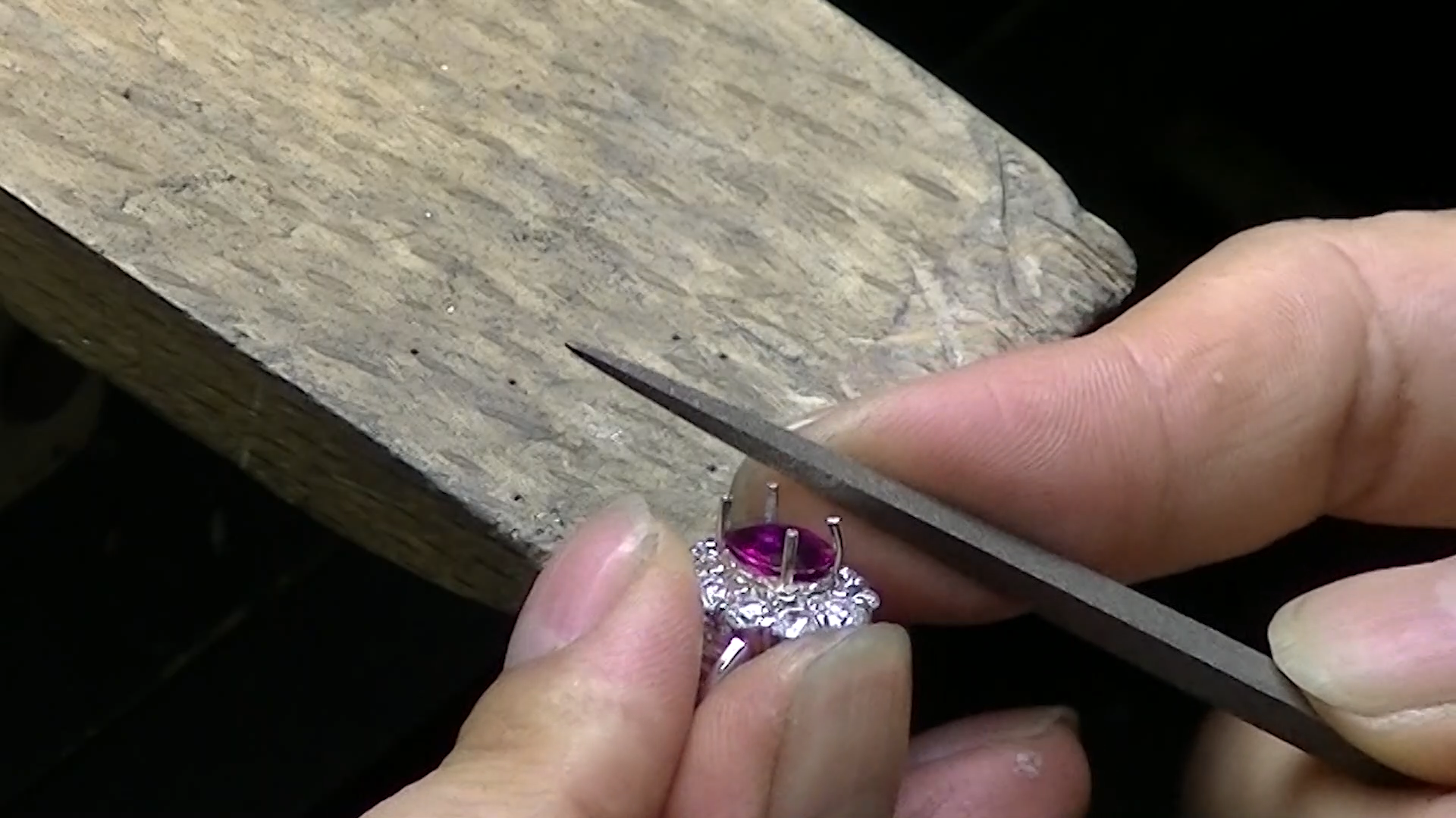 宝石をセットする石枠（石座、爪、ふくりん）制作講座 - Jewelers Guild